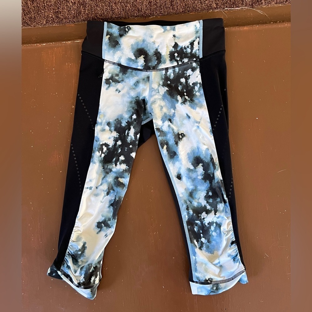 Lululemon Stop at Nothing crop leggings. Size 4